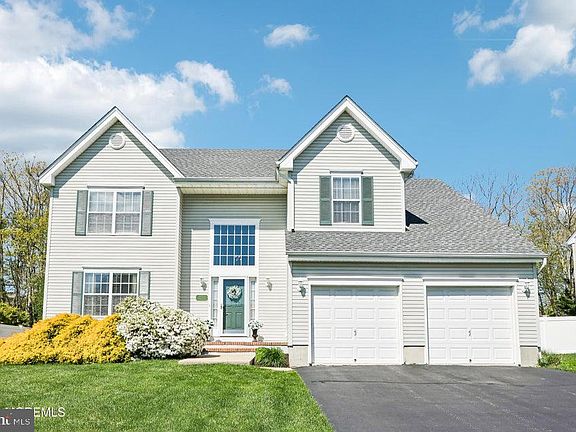 2nd image of 21 Orchid Ln