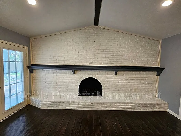 216 Wesley Dr — Photo 12