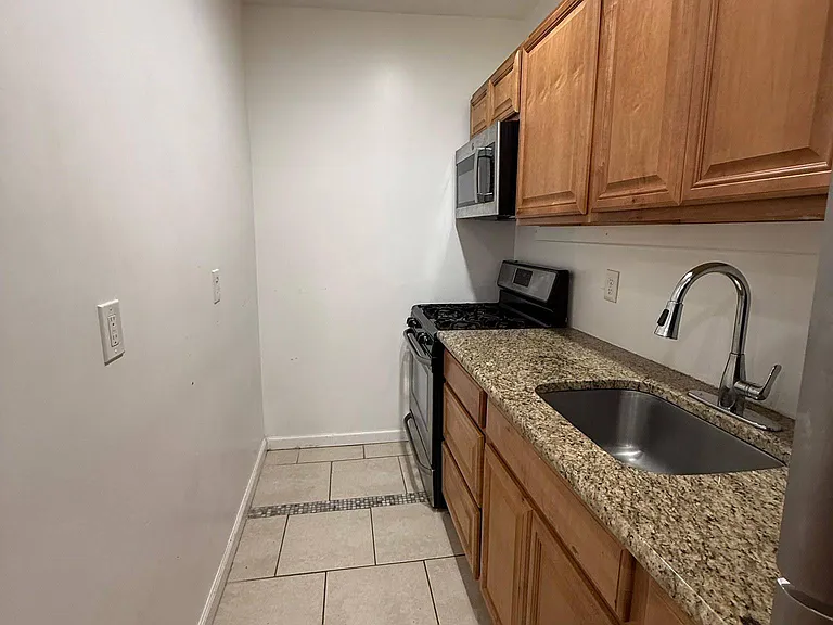 162 University Ave #3F — Photo 8
