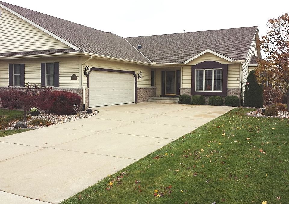 1st image of W155N6608 Blue Heron Dr