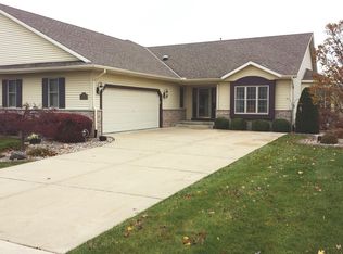 W155N6608 Blue Heron Dr, Menomonee Falls, WI 53051