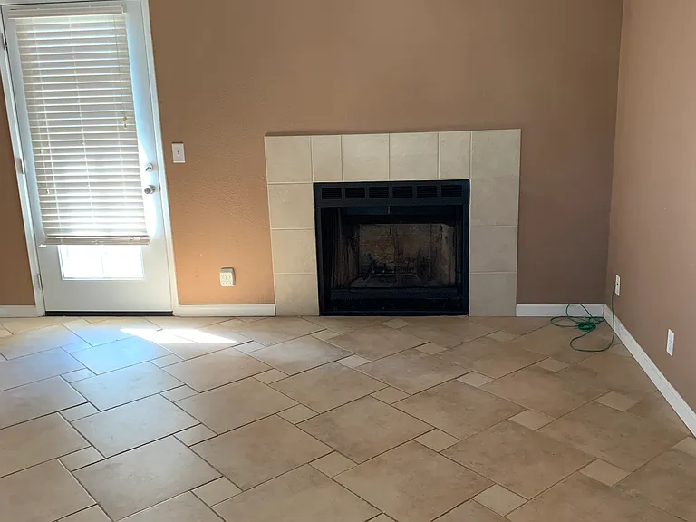 1952 Hacienda Dr — Photo 2