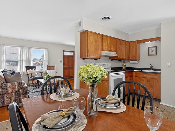 4th image of 681 Leslie Ct