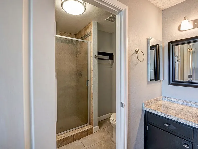 Riverview Condominiums — Photo 12