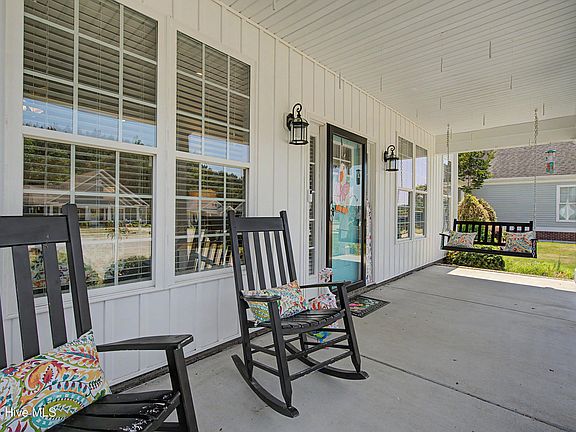 5th image of 3813 Bucklin Drive NE