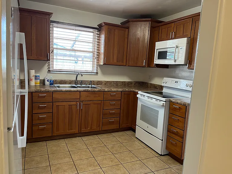 701 Center Ave — Photo 8
