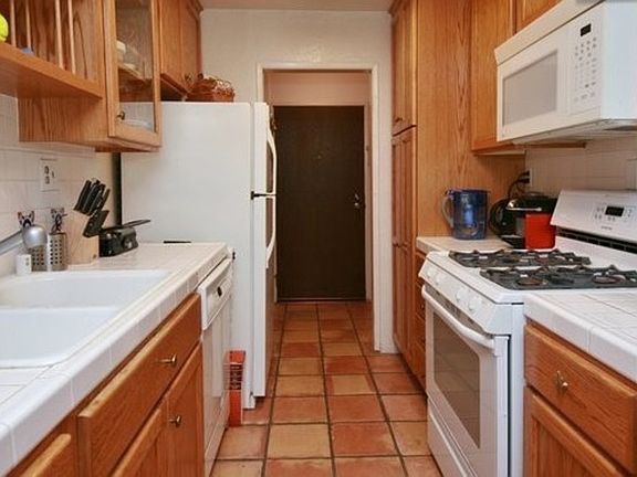 5th image of 510 N Maryland Ave Unit 104