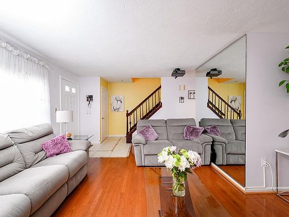 5th image of 632 Washington St Unit A2