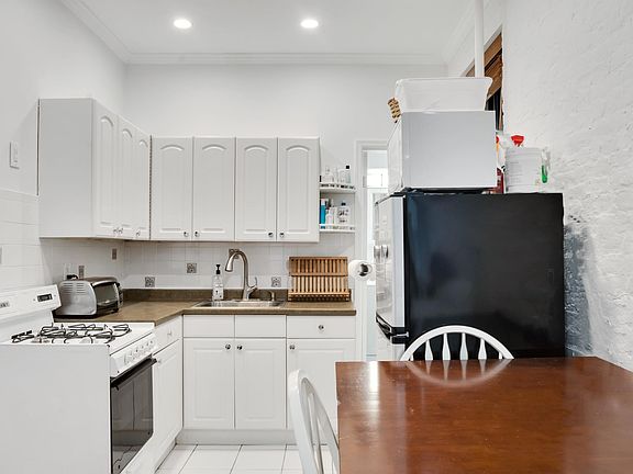 3rd image of 626 E 14th St #2