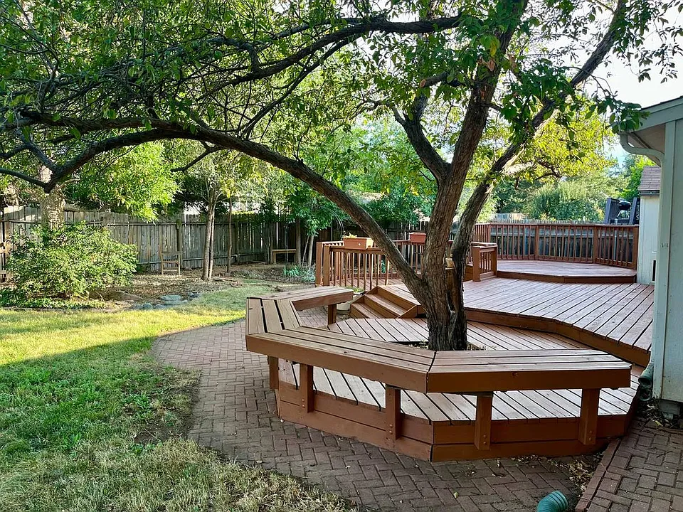 2437 Cheviot Dr