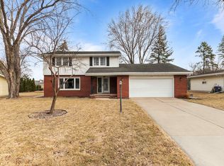 452 Lowell Pl, Neenah, WI 54956
