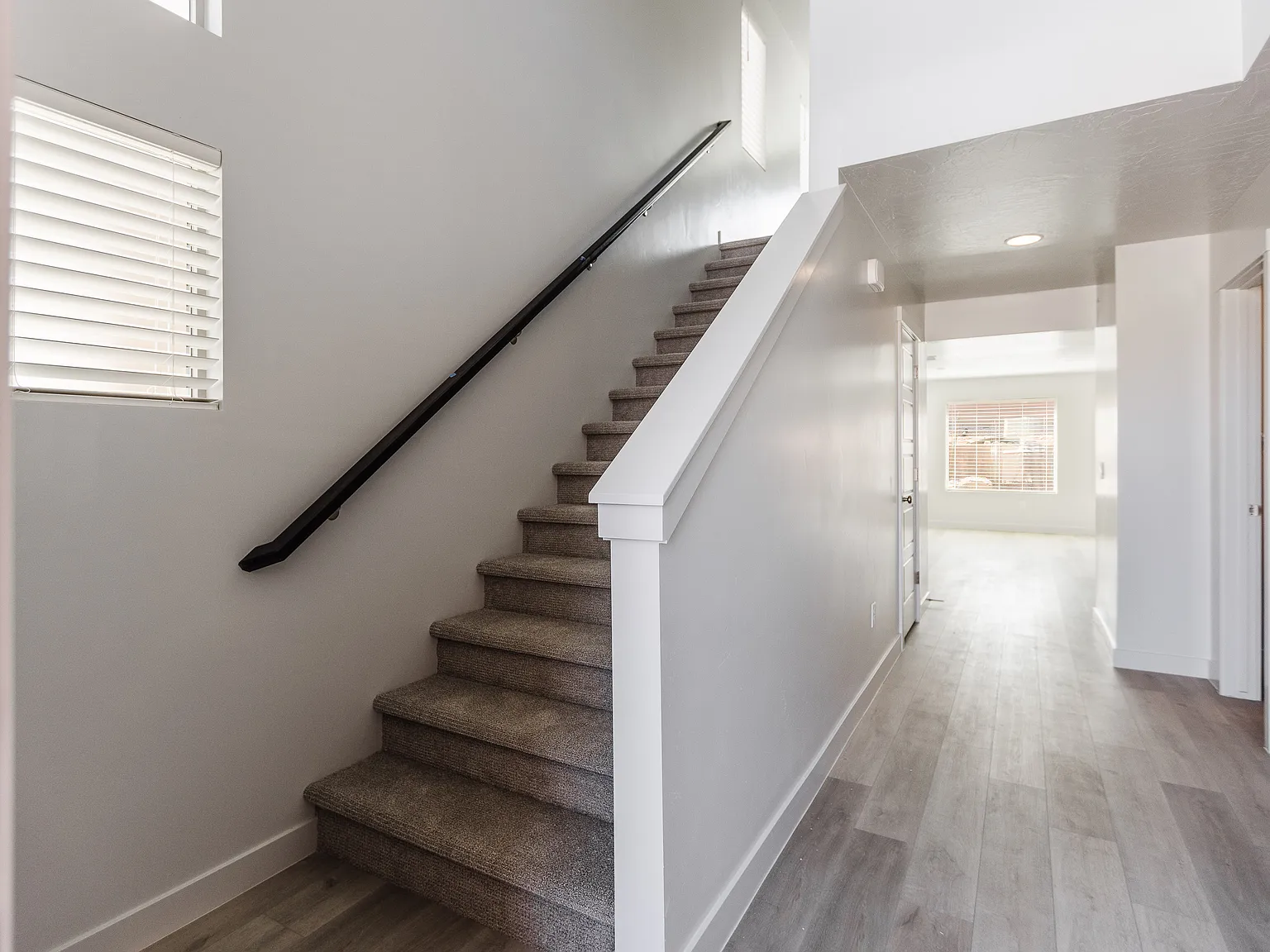 4 bed, 2.5 bath, 2030 sqft, $2,400 — Photo 2