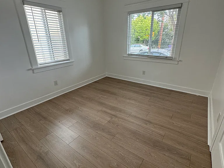 917 Grand Ave — Photo 8