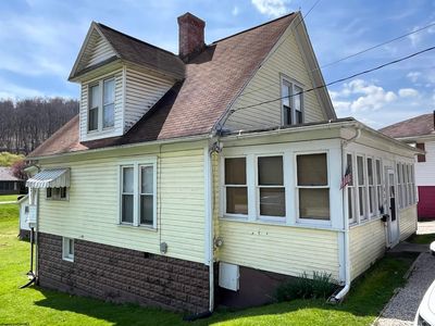 1020 E Main St, Mannington, WV, 26582