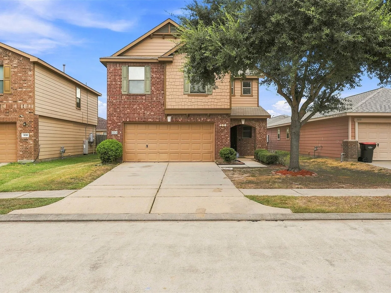 3 bed, 2.5 bath, 1908 sqft, $1,975 — Photo 1