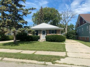 22613 Lanse St, Saint Clair Shores, MI 48081