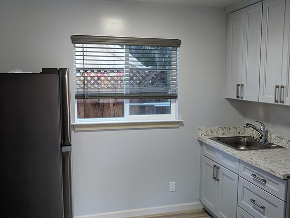 3rd image of 1041 Eugene Ave APT 2