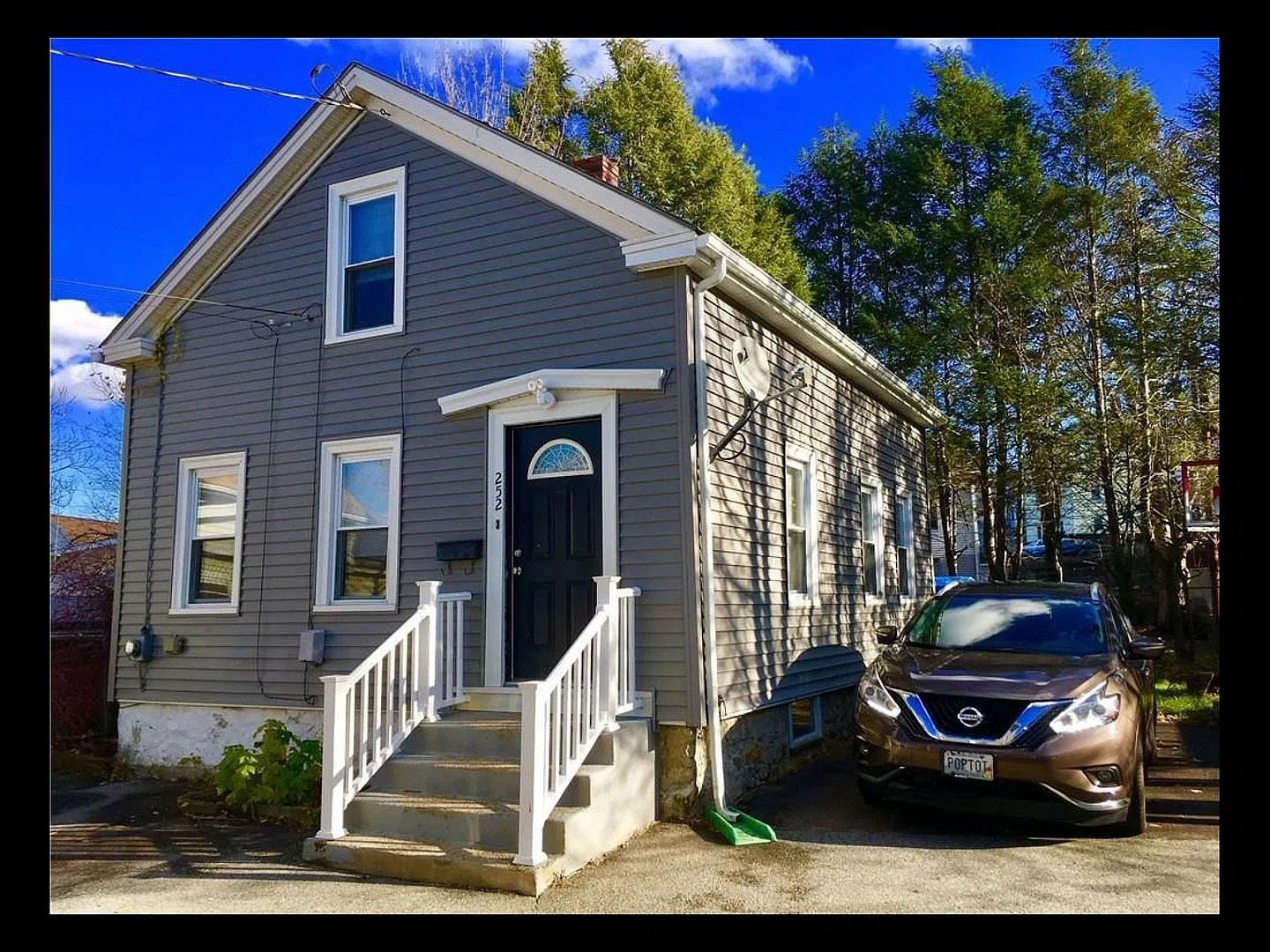 2 Bedroom Single Cottage Family Home in Woonsocket with a small yard! Section 8 are welcome! — Photo 1