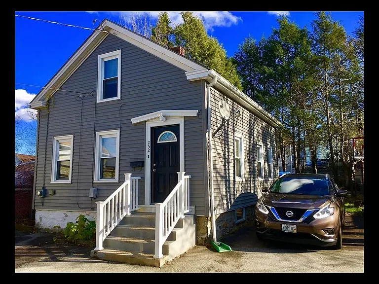252 Grove St — Photo 1