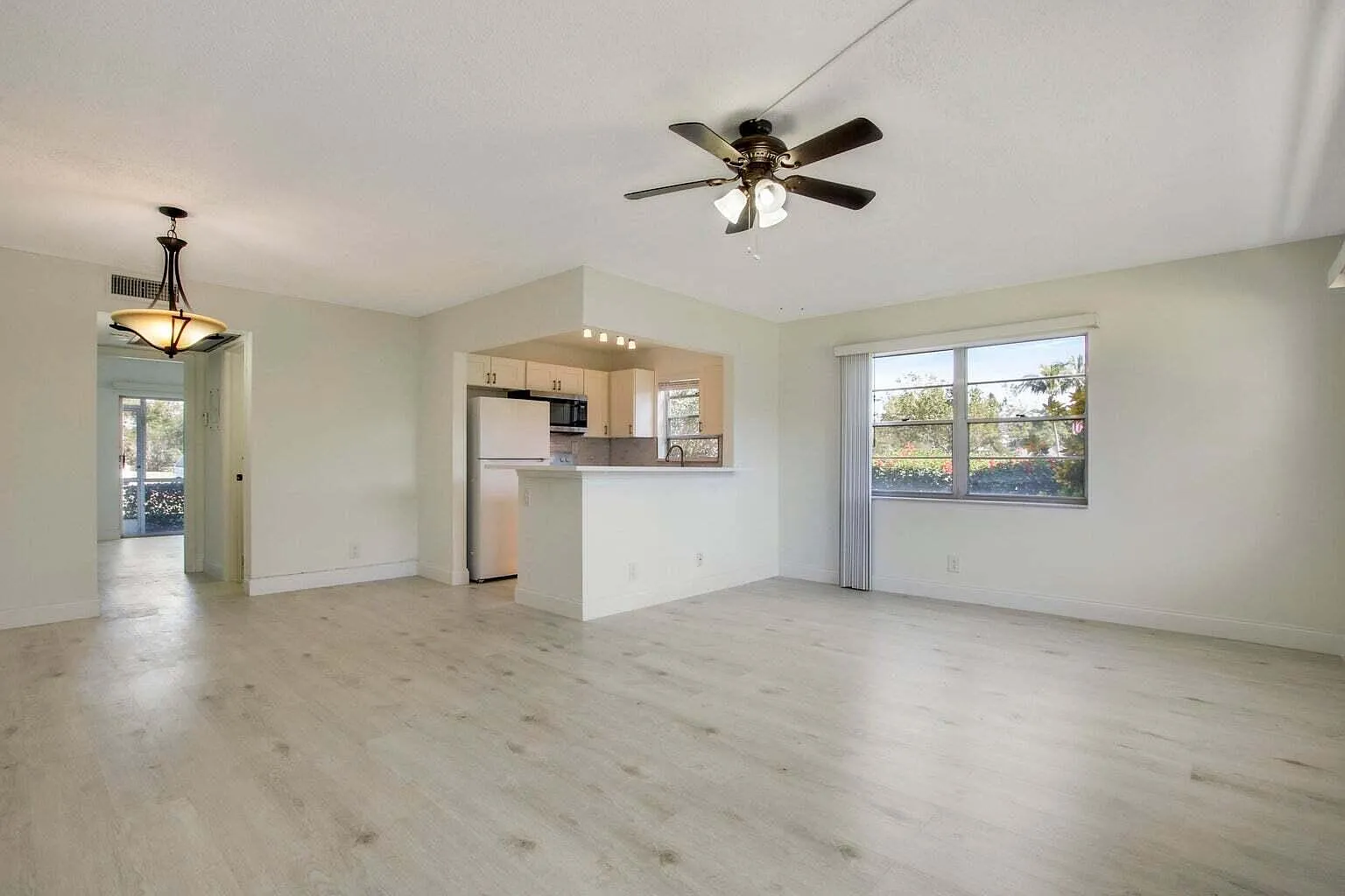 1 bed, 1.5 bath, 684 sqft, $1,699 — Photo 1