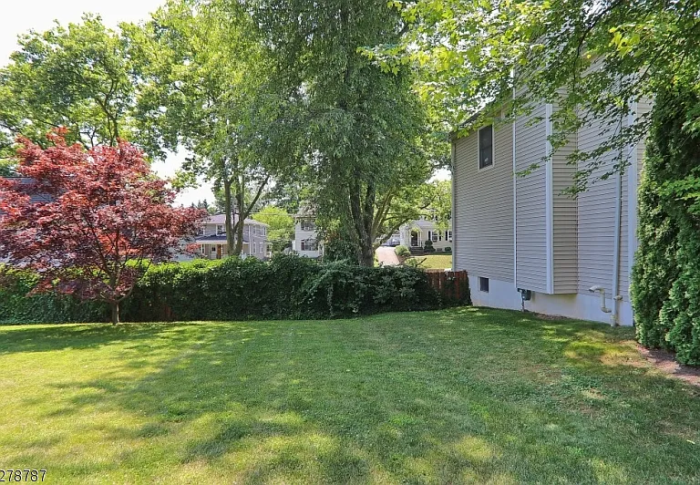 64 Park Ave — Photo 23