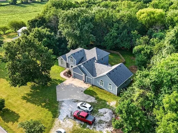 33403 E Nebgen Rd, Oak Grove, MO 64075
