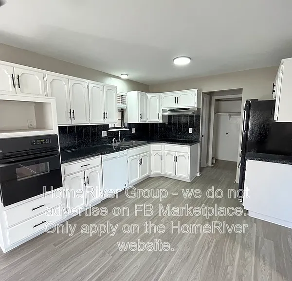 11029 N Oak Trfy — Photo 2