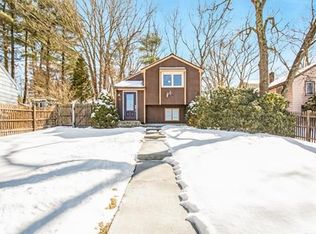 16 Lakeshore Dr, Bellingham, MA 02019