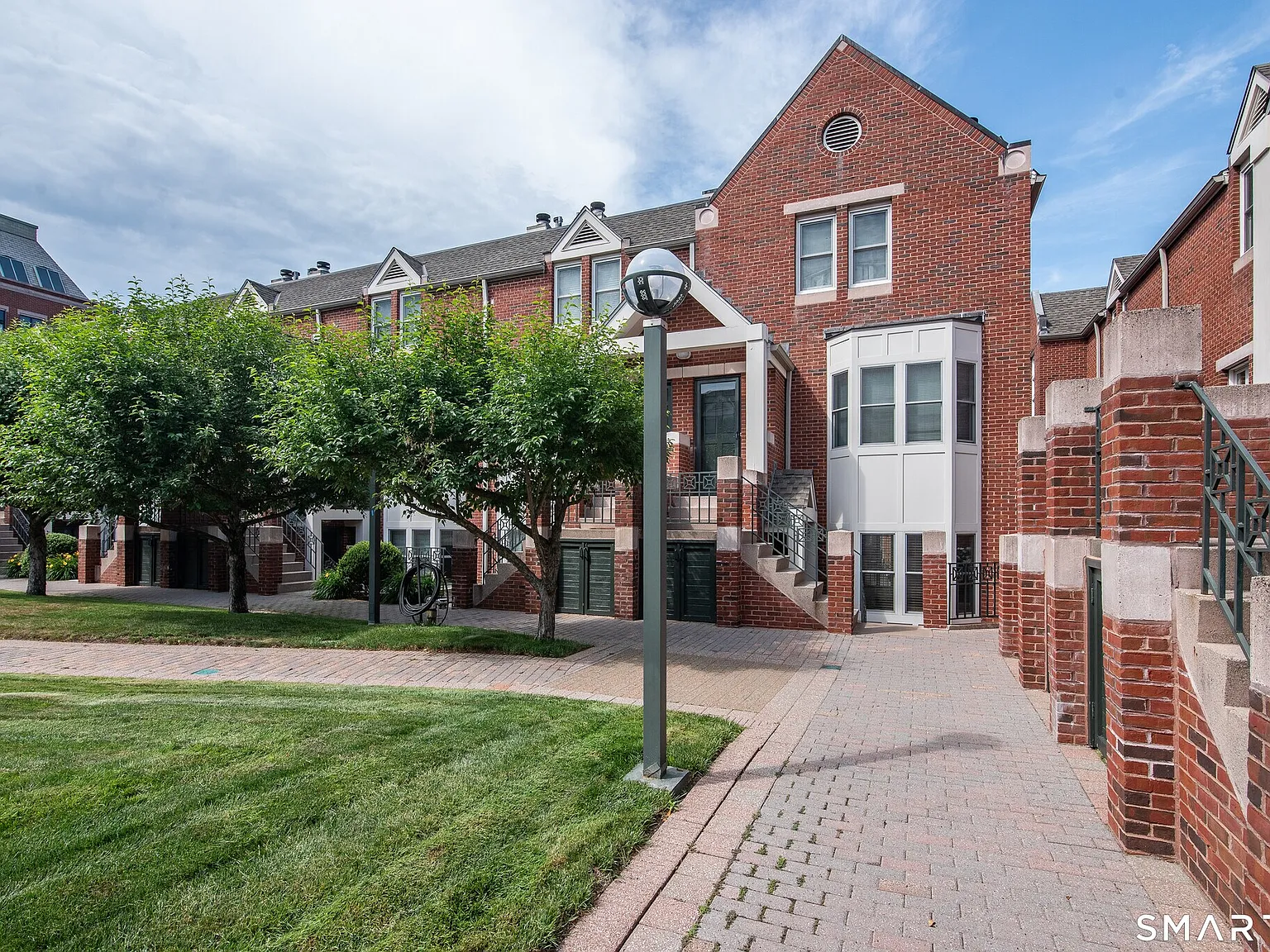 1 bed, 705 sqft, $2,300 — Photo 3