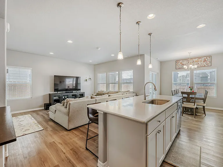 8116 Kittrick Pl — Photo 10