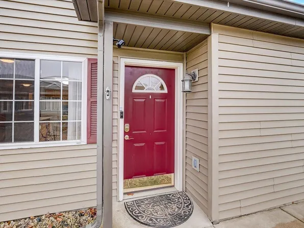 101 Waverly Dr, Cambridge, WI 53523