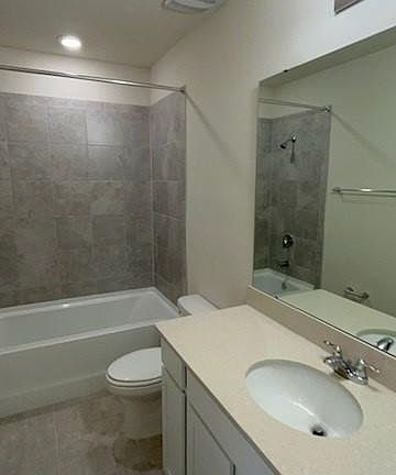 2nd image of 3525 Treetop St