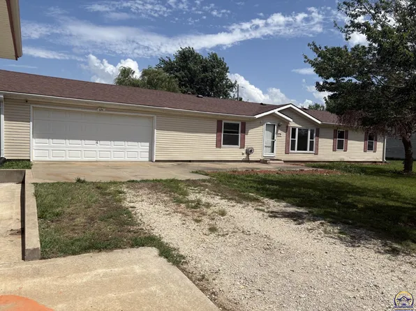 10390 Quail Hill Dr, Ozawkie, KS 66070