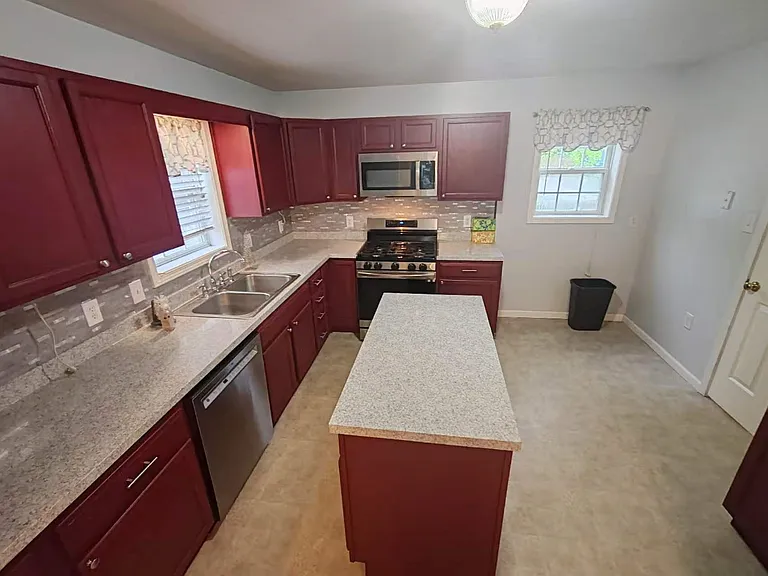 925 Vestal Rd — Photo 8
