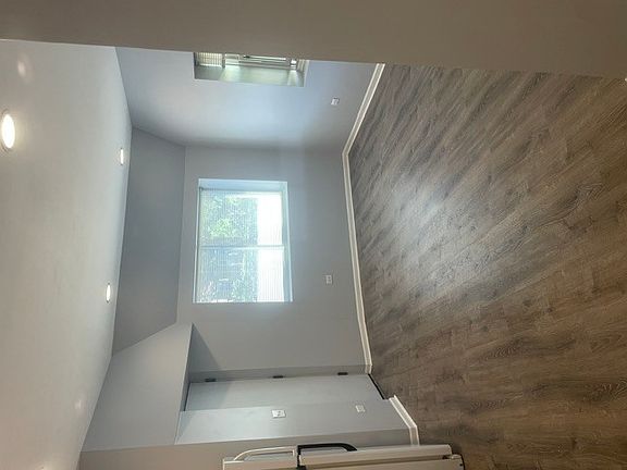 3rd image of 1721 Sheridan Rd Unit 5