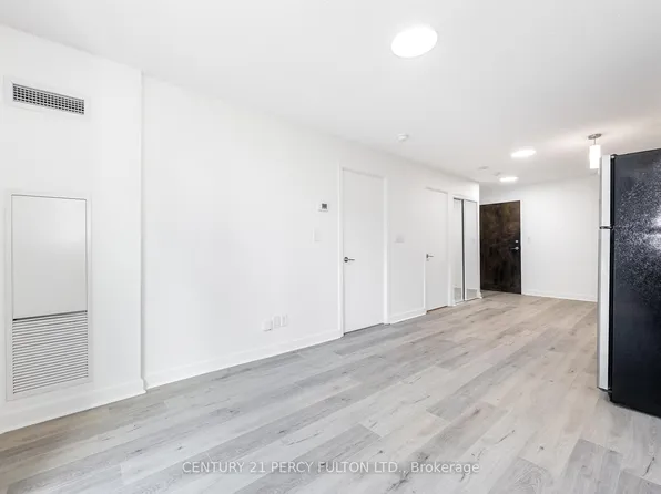 18 Harbour St #703, Toronto, ON M5J 2Z6