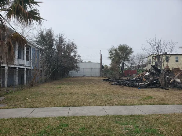 2710 Avenue K, Galveston, TX 77550