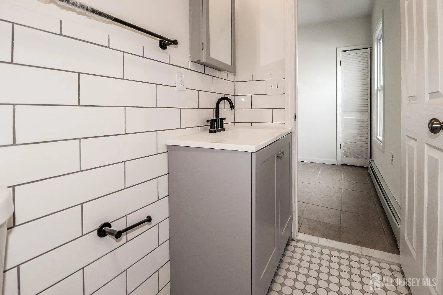 3 bed, 1.0 bath, $2,300 — Photo 2