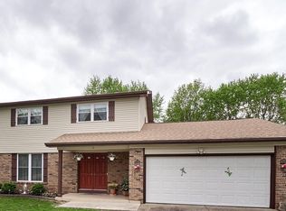 17 Pilot Hill Dr, Saint Peters, MO 63376
