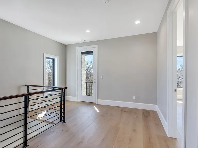 Jocelyn Court Townhomes — Photo 26