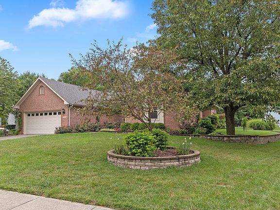 2nd image of 9346 Pinecreek Cir