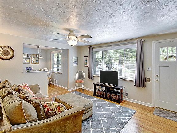 4th image of 5121 Iris St
