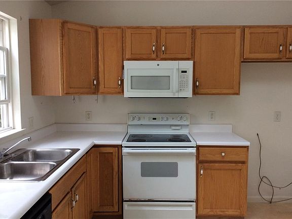 4th image of 27 Sparrow Dr