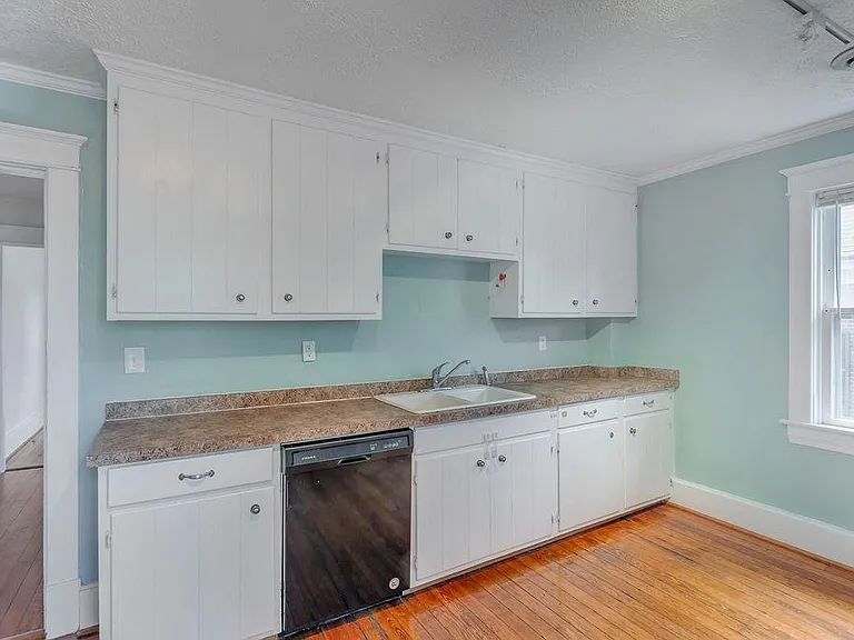 402 Altamont Cir #A — Photo 5