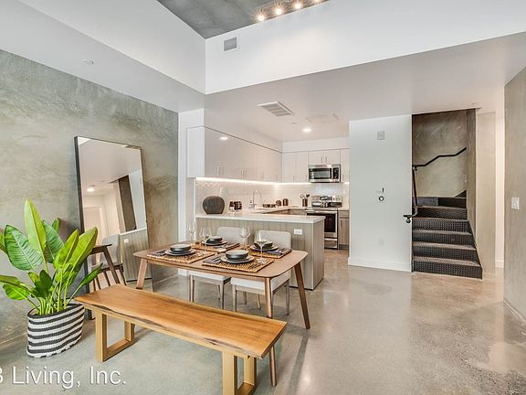 4th image of 593 Mariposa St