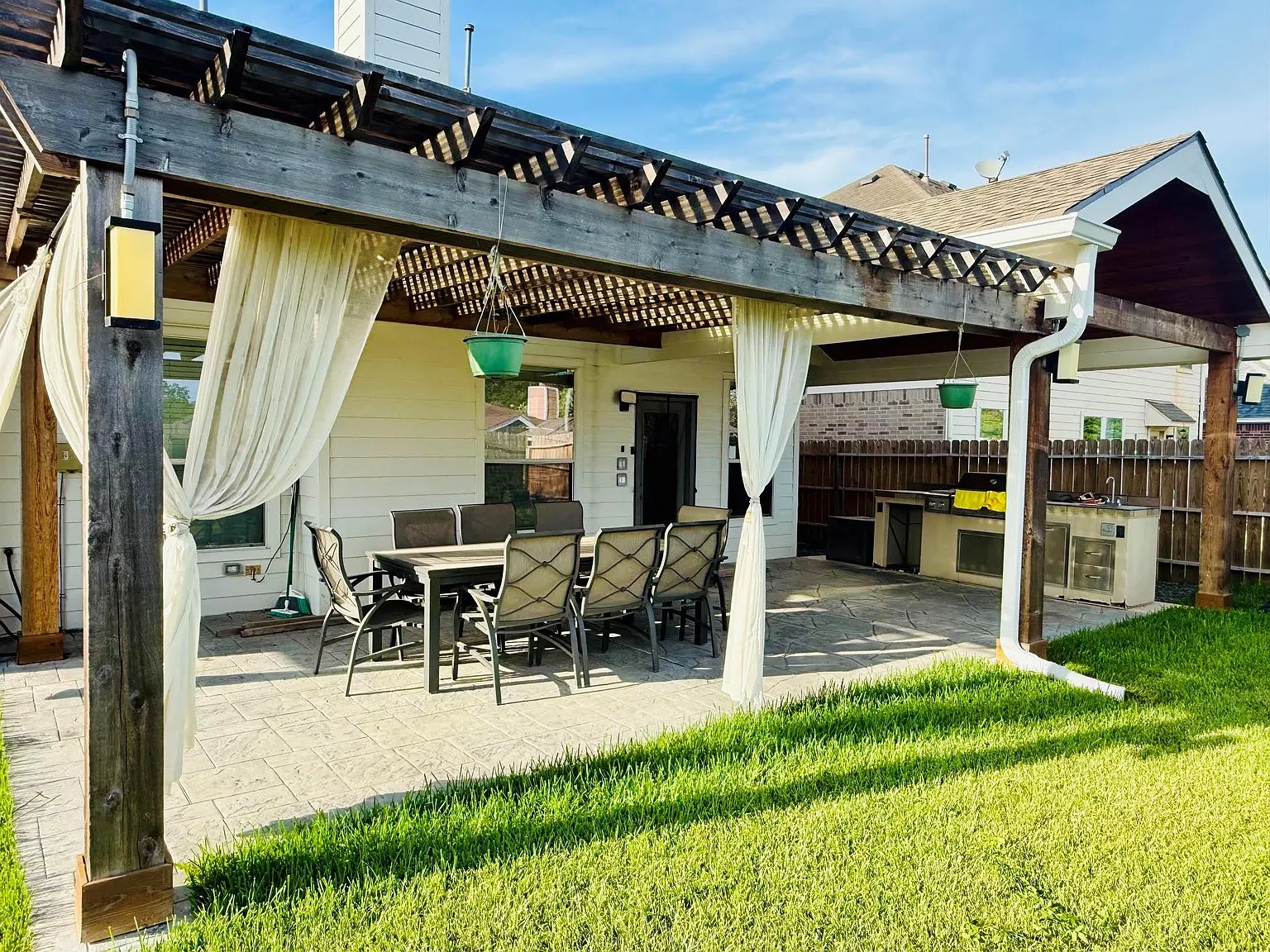 4 bed, 2.5 bath, 2653 sqft, $2,800 — Photo 3