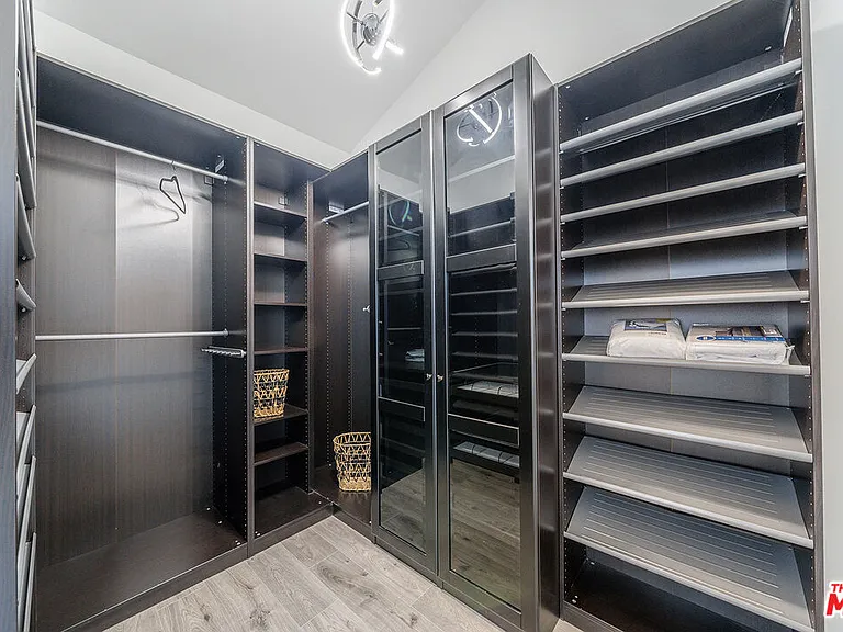 5010 Fulton Ave — Photo 42