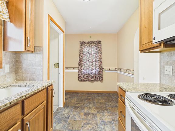 4th image of 1021 Sheridan St