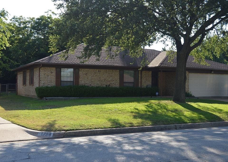 1st image of 7704 Pinehurst Dr W