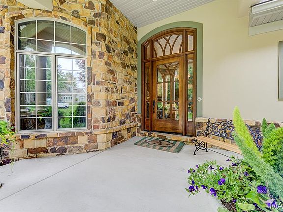 5th image of 25 Windcastle Dr